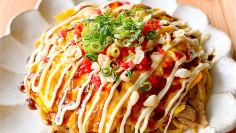 【もちもち麺で♡】とろとろ卵のオム焼きそば
