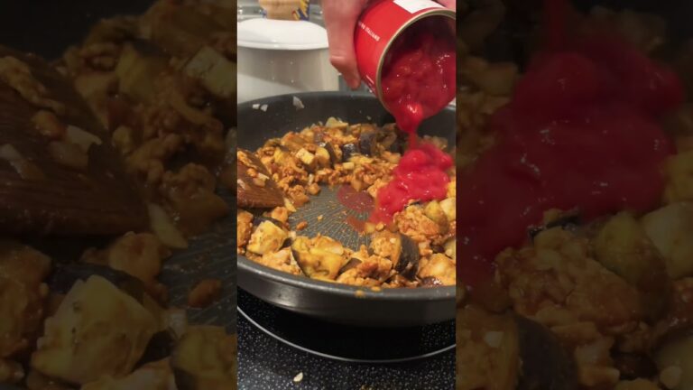 茄子と豆のキーマカレーな晩ご飯。#男子ご飯 #料理男子 #料理勉強中 #おうちごはん #クッキングラム #自炊男子 #よるごはん日記 #暮らしを楽しむ