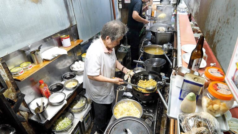 誰よりも働くスーパーお母さん！！神様に選ばれた鍋振り名人が営む東京町中華丨Egg Fried Rice-Wok Skills In Japan