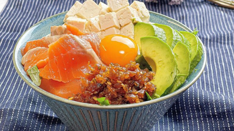 【アボカドサーモン豆腐丼】定番の美味しさ【簡単丼】【サーモン】【アボカドレシピ】