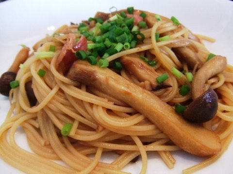 Japanese mushroom pasta recipe きのことベーコンの和風パスタのレシピ・作り方