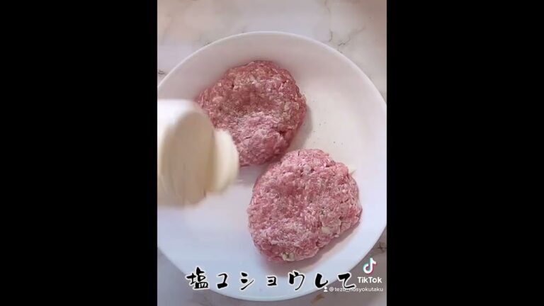 【レンジで簡単💯】ふわっと肉汁溢れるハンバーグ🍖お弁当のおかずにも簡単おいしい✨