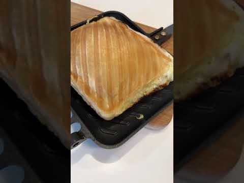 ホットサンドメーカーで、はんぺんチーズサンドを焼くだけの動画【#Shorts】