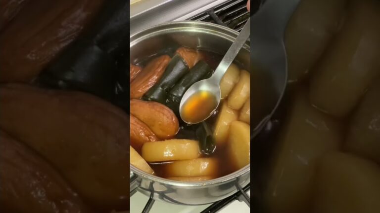 大根とさつま揚げの煮物作っております #shorts