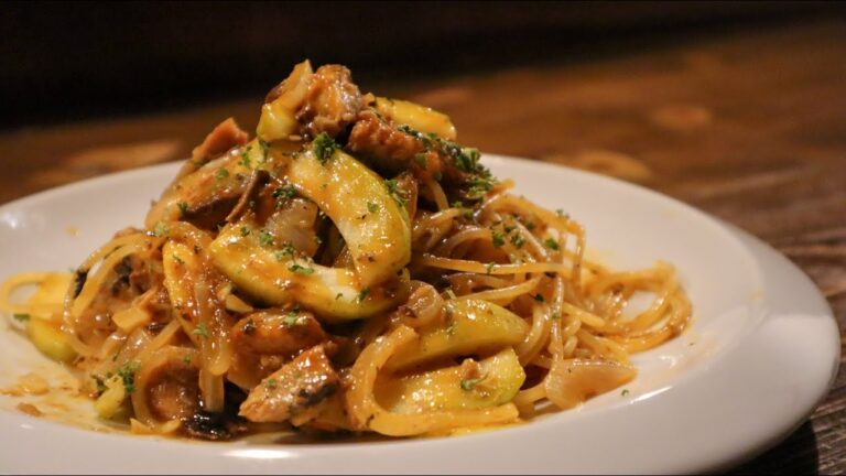 料理人が定休日に作る　イワシの缶詰と余り物野菜のトマトソース　真夜中レストラン〜MENU 25〜