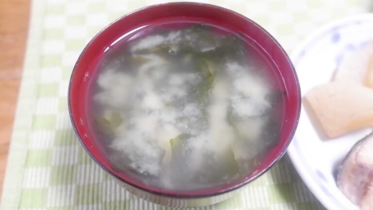 【簡単料理】じゃがいもとわかめの味噌汁