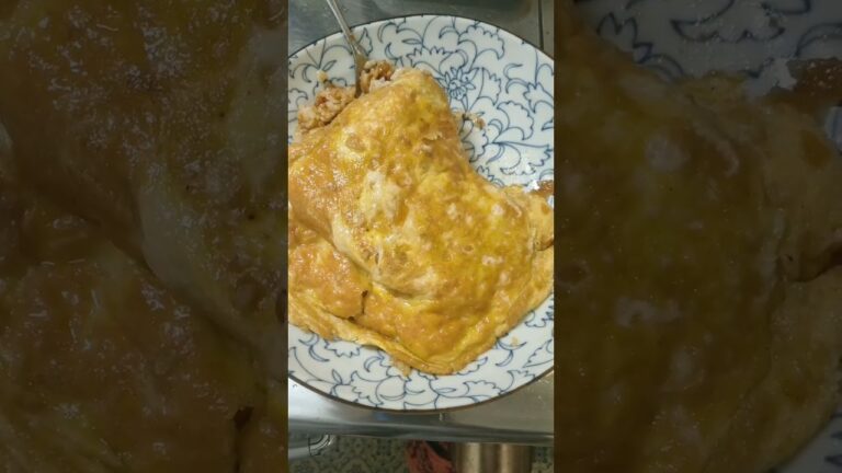 残ったキーマカレーをご飯に混ぜ込んでカレーオムライス with LOVE……♡