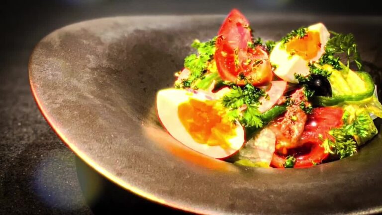 【ガチ勢のサラダ】本場の＜ニース風サラダ＞作り方👨‍🍳すぐ真似できるテクニックを散りばめたレシピをYouTubeにて公開中です！#料理 #簡単レシピ #料理男子 #ダイエット飯 #サラダ #おう