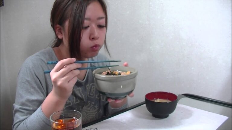 【手料理】鶏そぼろ丼【食べる】