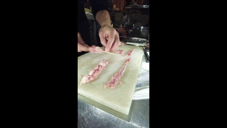 神田とり貴　小肉（せせり、首肉）仕込み　kanda Toritaka Yakitori