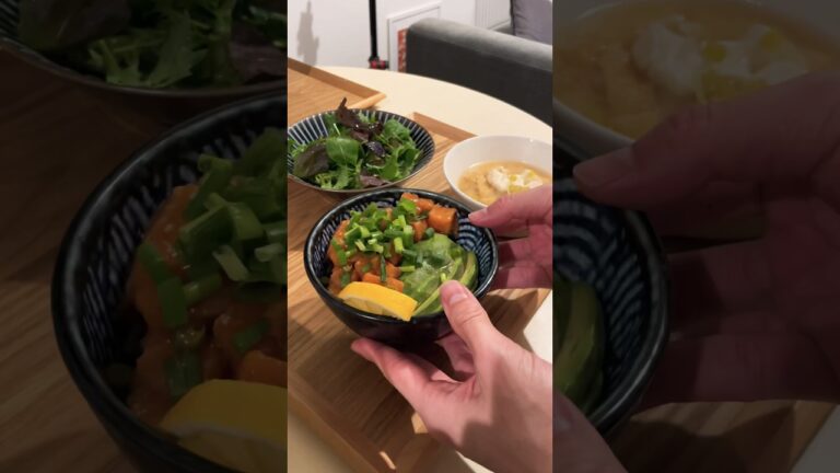 サーモンアボカド丼な晩ごはん。#男子ご飯 #料理男子 #料理勉強中 #おうちごはん #クッキングラム #自炊男子 #よるごはん日記 #暮らしを楽しむ