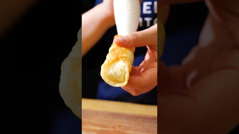 【クリーム濃厚！】餃子の皮でカンノーリ風 #shorts