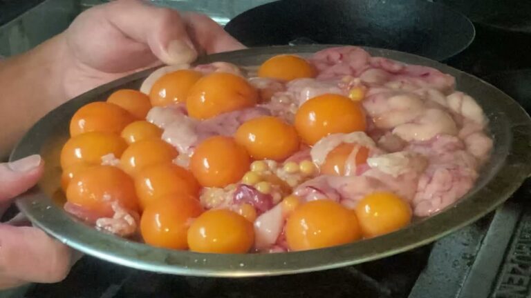 鳥モツ(玉ひも)のアヒージョ。宴会、食事会の洋食屋。岡山駅前