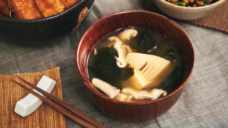 シンプル美味しい♪塩麹のきのこ汁