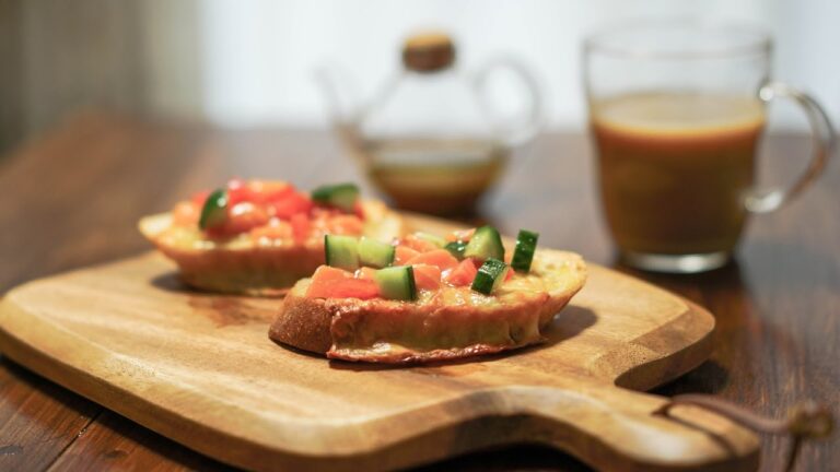 おしゃれで簡単！トマトとサーモンのチーズブルスケッタ-Cheese Buruschetta-