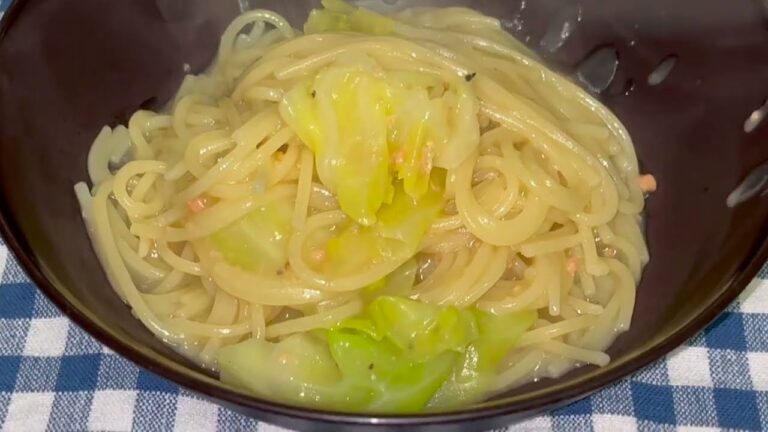 市販のシチュールーと鮭フレークで超簡単！！キャベツサーモンクリームパスタの作り方！！！