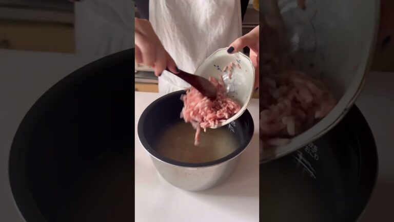 さっぱり梅のひき肉白だし炊き込みごはん🦭🍚 #料理動画 #料理 #簡単レシピ #栄養士 #腸活ダイエット #腸活レシピ #レシピ動画 #炊飯器 #炊飯器レシピ #炊飯器料理 #炊き込みごはん