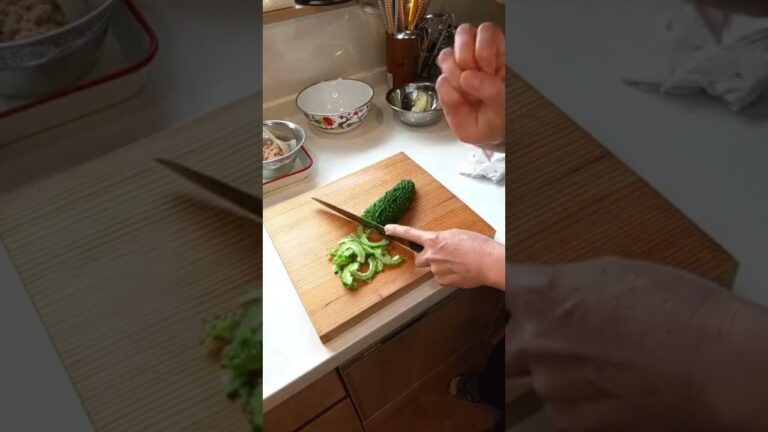 ゴーヤの苦味を自由自在。苦みを残すも取るも、切り方次第！これでアナタも料理上手 #健康料理家 #オンライン料理教室 #簡単料理