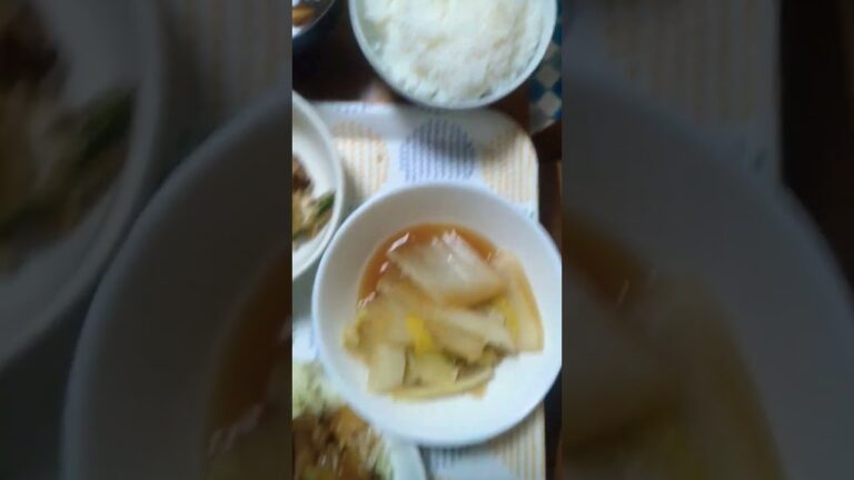 焼肉！エリンギとジャガイモとタマゴのバター炒め！白菜クタクタ煮！お味噌汁は豆腐とワカメだよ！！偏頭痛の１日だったぁ⤵