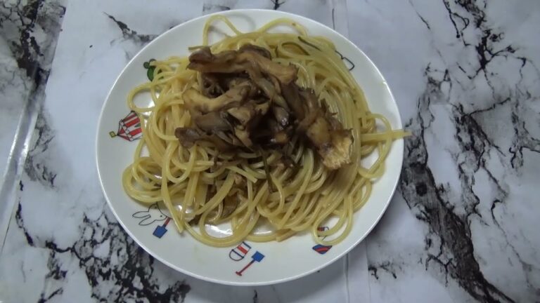お昼に和風舞茸ツナ塩昆布パスタ作ろ☆