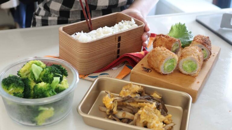 【お弁当作り】これは作ってみたくなる！春キャベツの豚ロールフライ弁当bento＃775