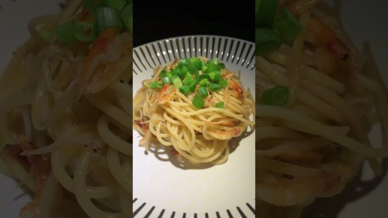 超簡単！桜えびとしらすのオイルパスタ　#料理動画 #簡単料理 #簡単料理レシピ #かんたんレシピ #パスタ #パスタレシピ #桜えび　#しらす #料理