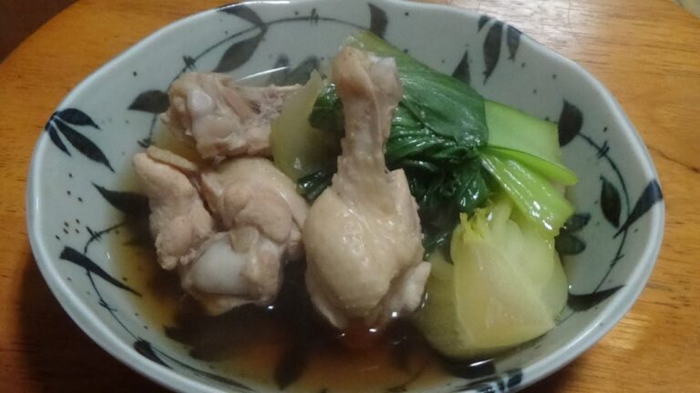 味付けは醤油だけ？【手羽元とチンゲン菜の醤油煮】作り方