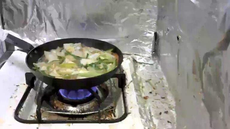 白菜のすき焼き風煮をつくる