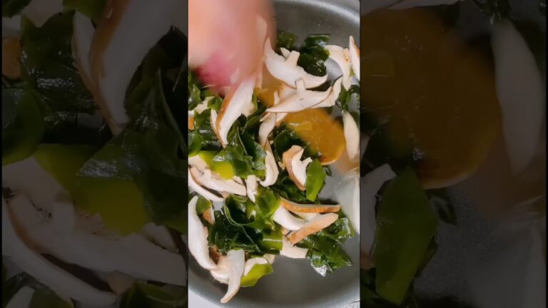 腸活・ダイエットにオススメ❤️生わかめとしいたけの塩麹炒め❣️ #お料理動画 #簡単レシピ #japanesefood #わかめ