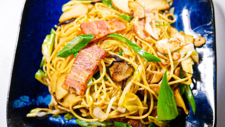 ベーコンとキノコのバター醤油パスタ大盛りで123円【食費1ヶ月1万円生活(47/90食目)】