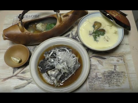 落葉キノコで土瓶蒸しbroth and food steamed in an earthenware tea pot