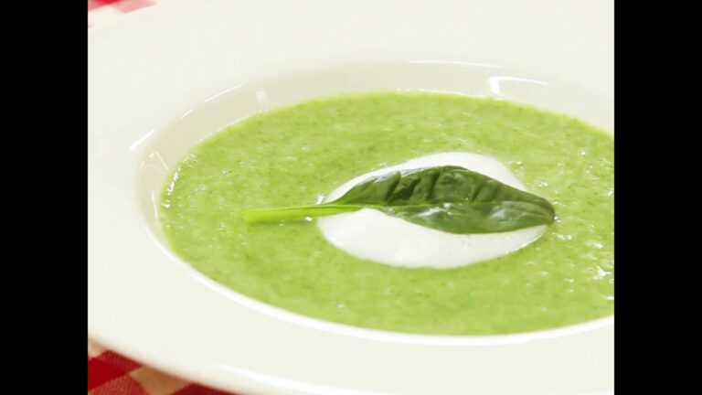 緑が綺麗なフレンチスープ ほうれん草のポタージュ