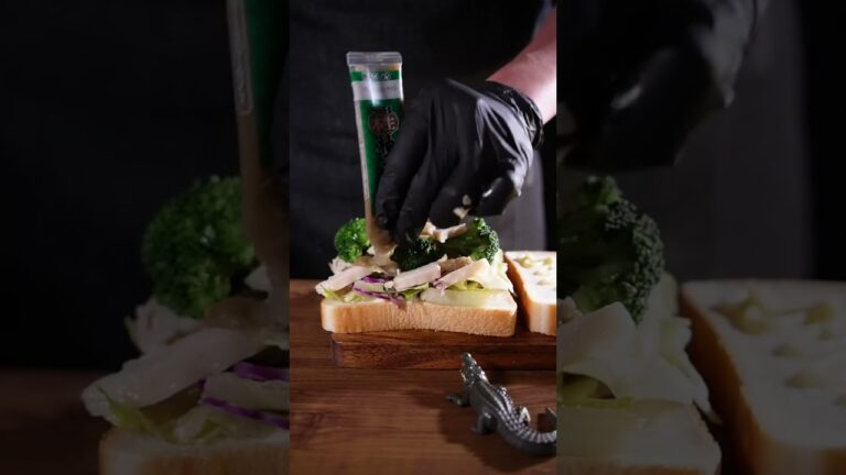 鶏むね肉とブロッコリーのサンドイッチをレンチンで作るMake a chicken and broccoli sandwich using only a microwave