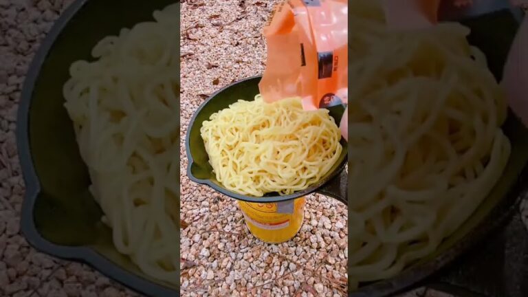 【キャンプ飯】スキレットで絶品アツアツあんかけ焼きそば #shorts