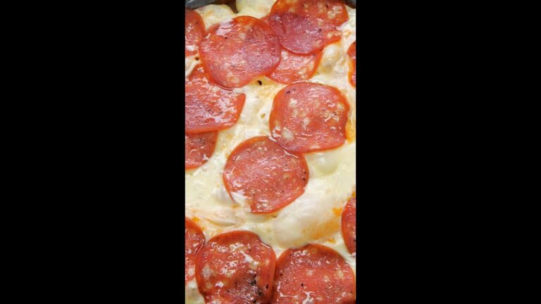 【フライパンで5分♡】ライスペーパーでアメリカ〜ンピザ！お手軽パリパリ！ / Rice Paper Pizza #Shorts