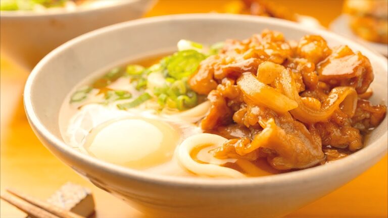 【おうちで簡単】豚肉がプロの味に仕上がる『月見肉うどん』