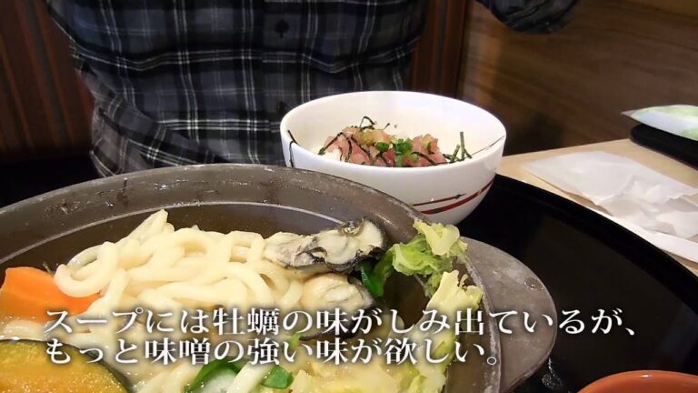 ガストの「広島産牡蠣の味噌ちゃんこ鍋」　Oysters and vegetables boiled and served in a pot with miso soup.