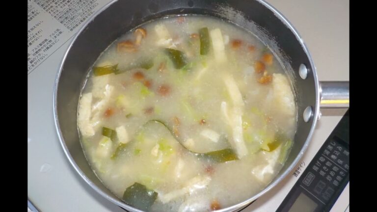 なめこ・わかめ＆油揚げのお味噌汁、作って食べてます。