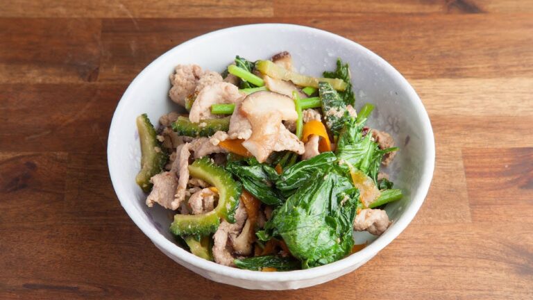 明日葉とゴーヤのピリ辛炒めの作り方