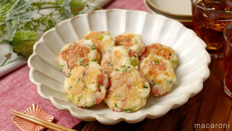【カニカマはんぺん団子】おつまみにもお弁当おかずにも！はんぺんと豆腐、カニカマで簡単｜macaroni（マカロニ）