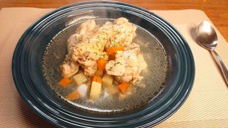 [超簡単、手羽元の塩煮]味付けは塩だけのシンプル料理