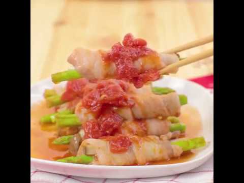 トマトソースで食べる アスパラとエリンギの肉巻き ｜ moguna[モグナ]