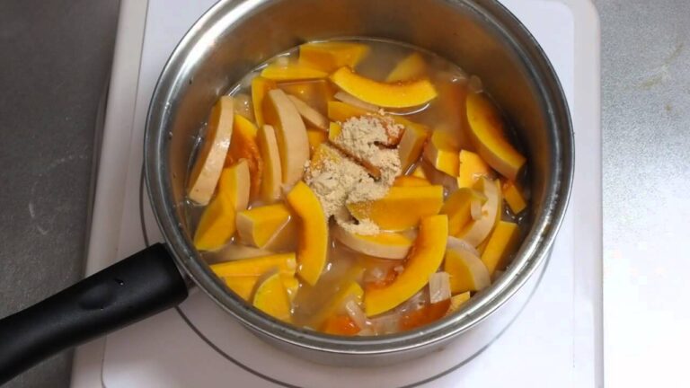 ひょうたん型のかぼちゃ　バターナッツで絶品ポタージュ
