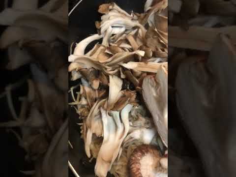 三種きのこのソテー
