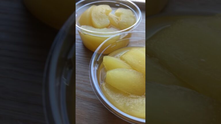 【適当クッキング】りんごのコンポート。りんごを砂糖と白ワインと水で煮ただけ。