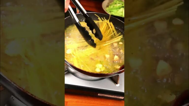 ワンパンパスタ！春キャベツとアンチョビのペペロンチーノ！フライパン1つ！　#shorts