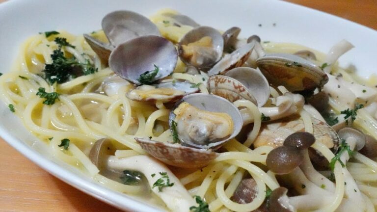 【絶品スープ仕立てのパスタ】あさりとしめじのスープ仕立て♪寒い季節におすすめのスープ仕立てパスタ♪作り方は超簡単