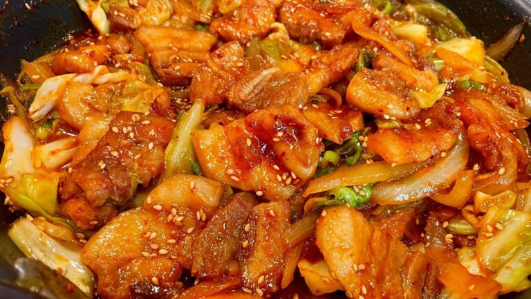 濃い味が魅力的な豚肉ゴチュジャン炒め【ジェユクポックム】