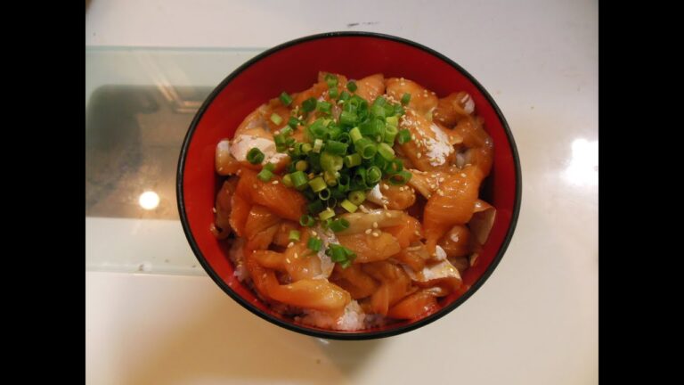 【食欲が止まらない】漬けサーモン丼【つまみにもどうぞ】