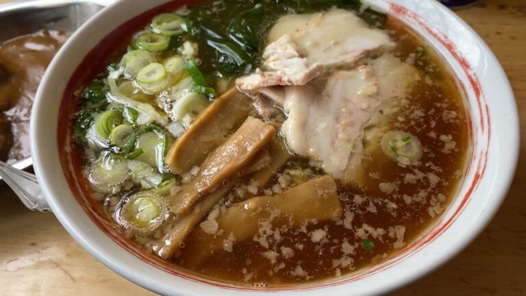 昭和の時代から24時間営業を続ける高円寺『タロー軒』のラーメン半カレーセットで超満腹になる